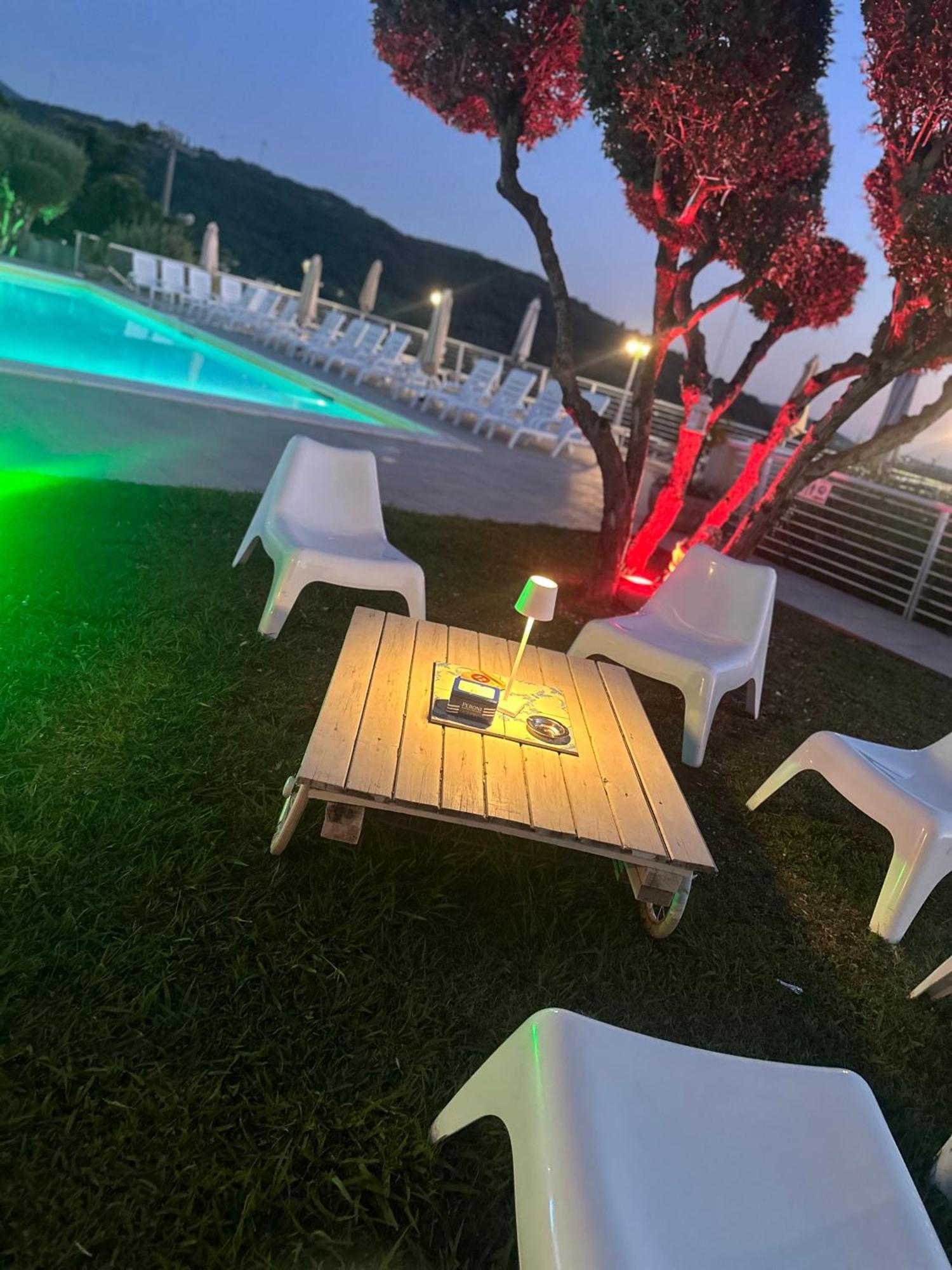 Hotel Ristorante Paradiso Albanella Екстер'єр фото