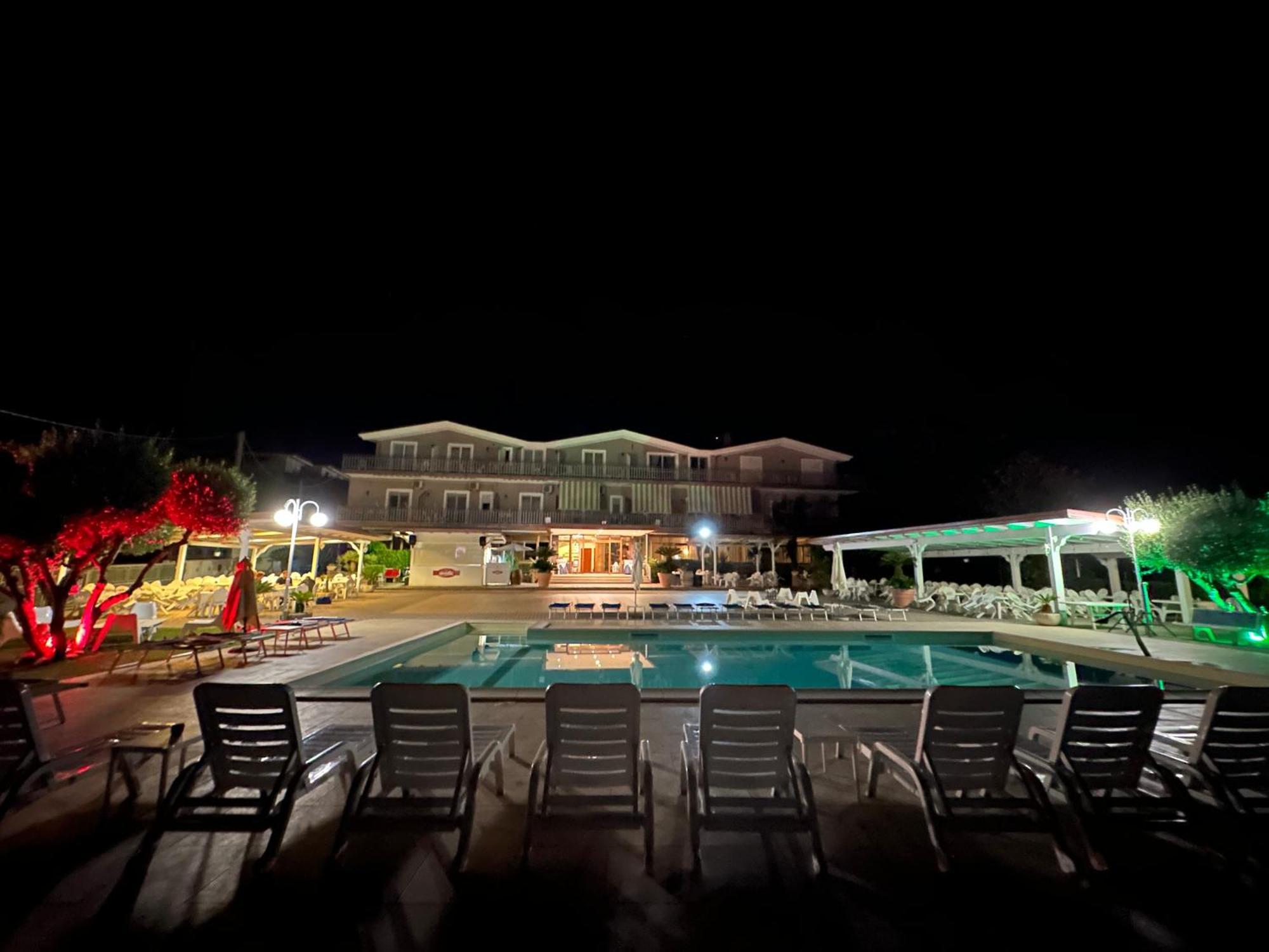 Hotel Ristorante Paradiso Albanella Екстер'єр фото