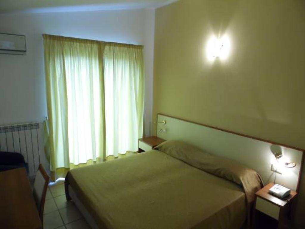 Hotel Ristorante Paradiso Albanella Екстер'єр фото