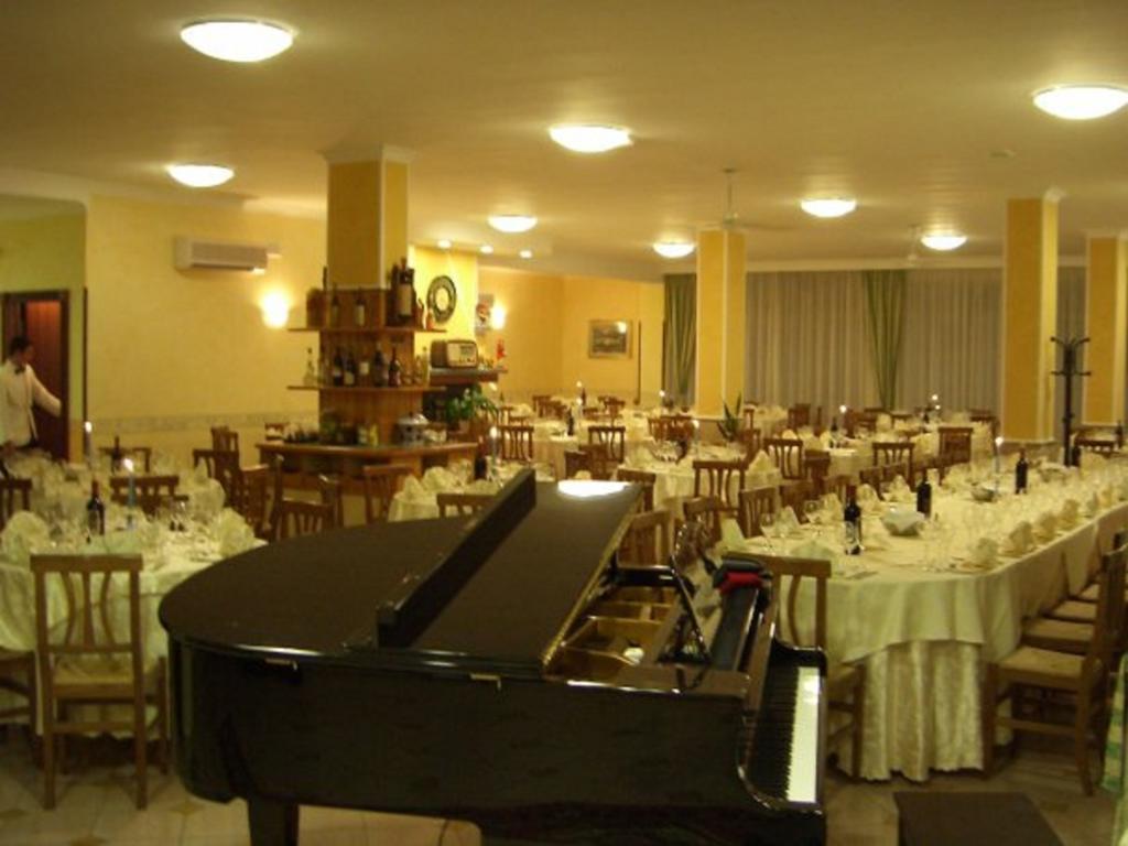 Hotel Ristorante Paradiso Albanella Екстер'єр фото